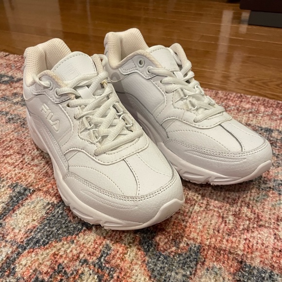 Womens White Filas Size US 6 - Picture 1 of 5